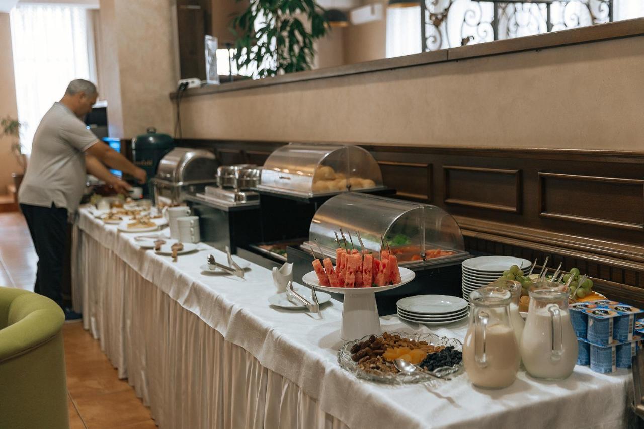 Hotel Medeu Kostanaj Exteriér fotografie